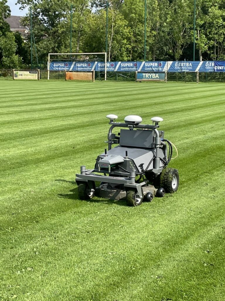 Tondeuse autonome GPS RTK sans fil pour grand terrain résidentiel

Tondeuse robotique professionnelle pour entretien de pelouse commerciale